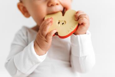 Apfel "Pepita" - Naturkautschuk-Babyspielzeug von OLI & CAROL